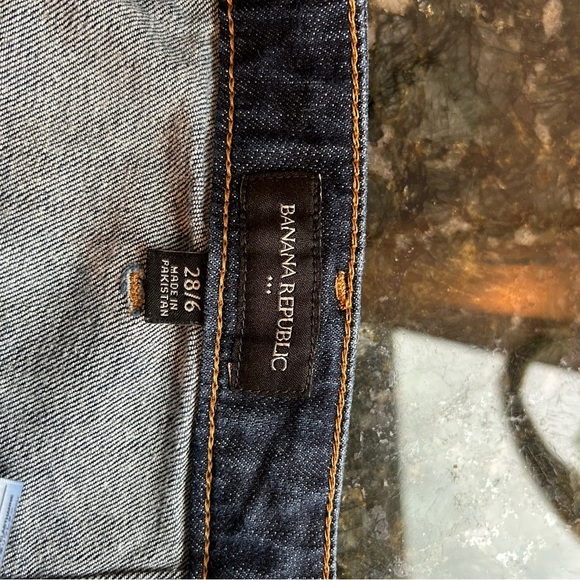 Banana Republic dark denim midi button down skirt. Sz 6/28. Like new condition - Picture 5 of 8